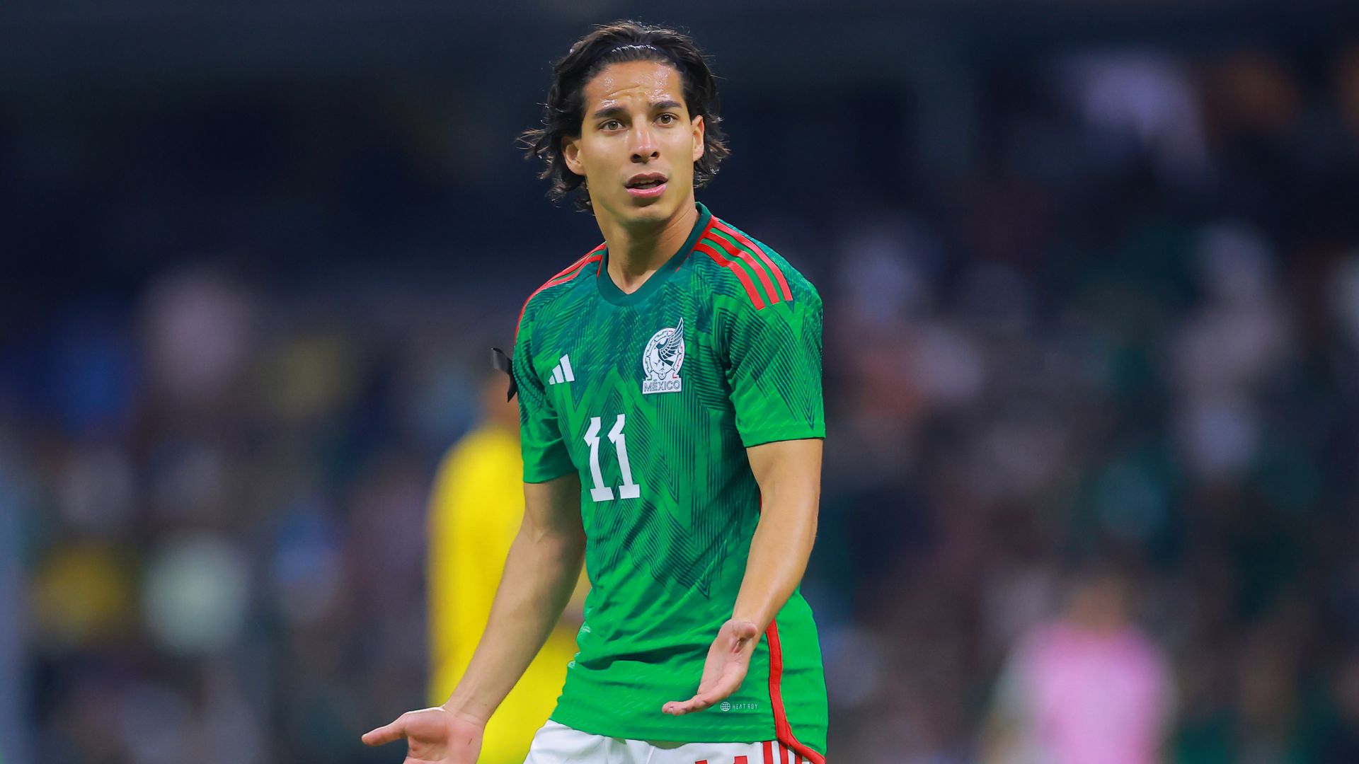 Diego Lainez durante un partido de la Selección Mexicana